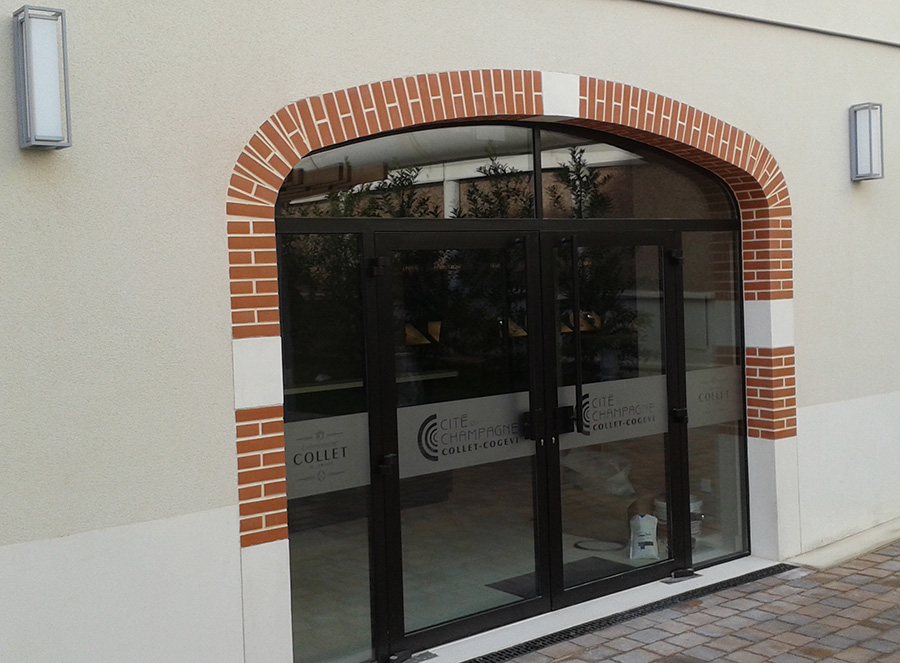 Fabrication et pose de porte vitrée à Reims